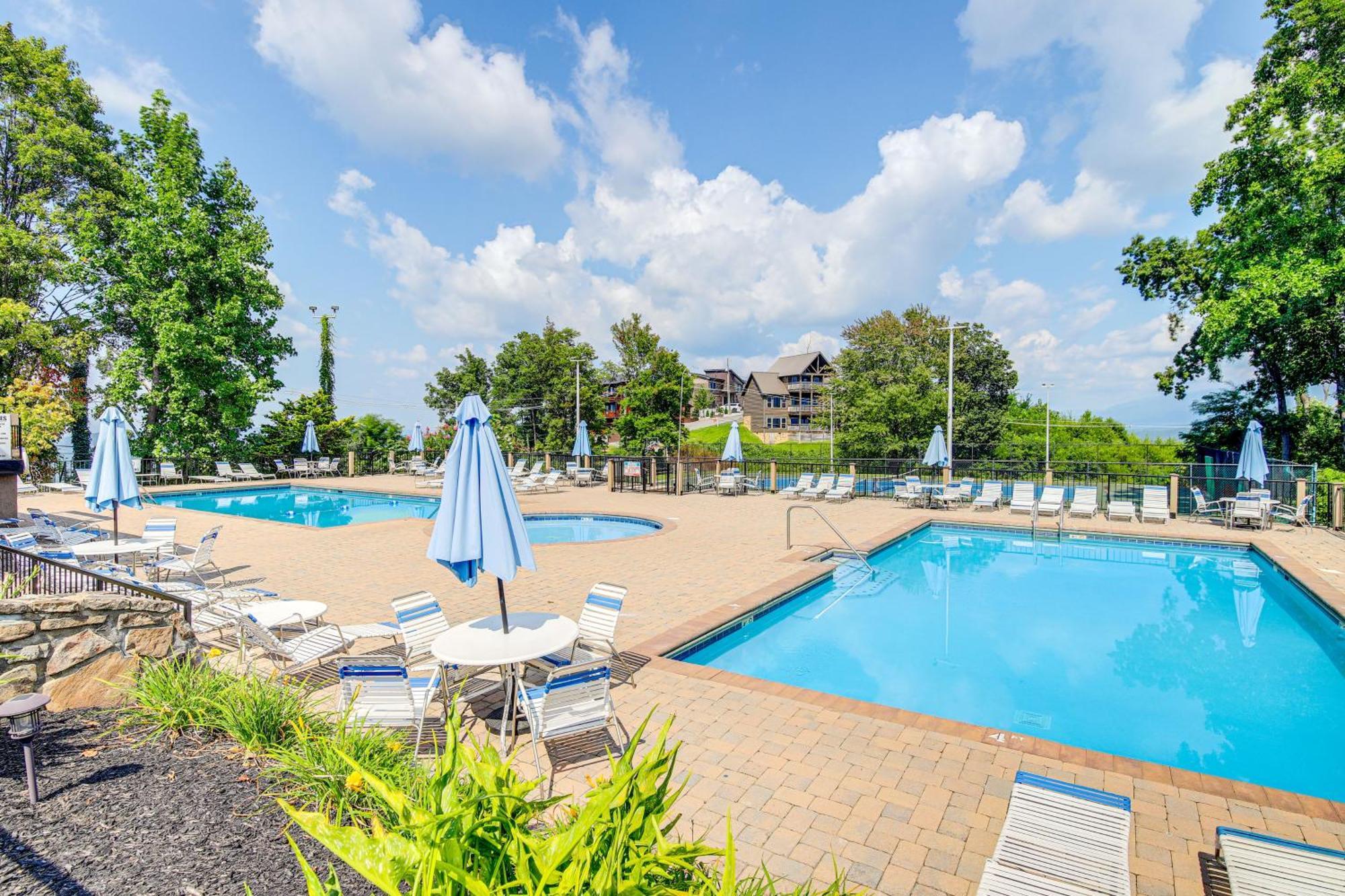 Gatlinburg Vacation Rental Balcony With Hot Tub! Luaran gambar