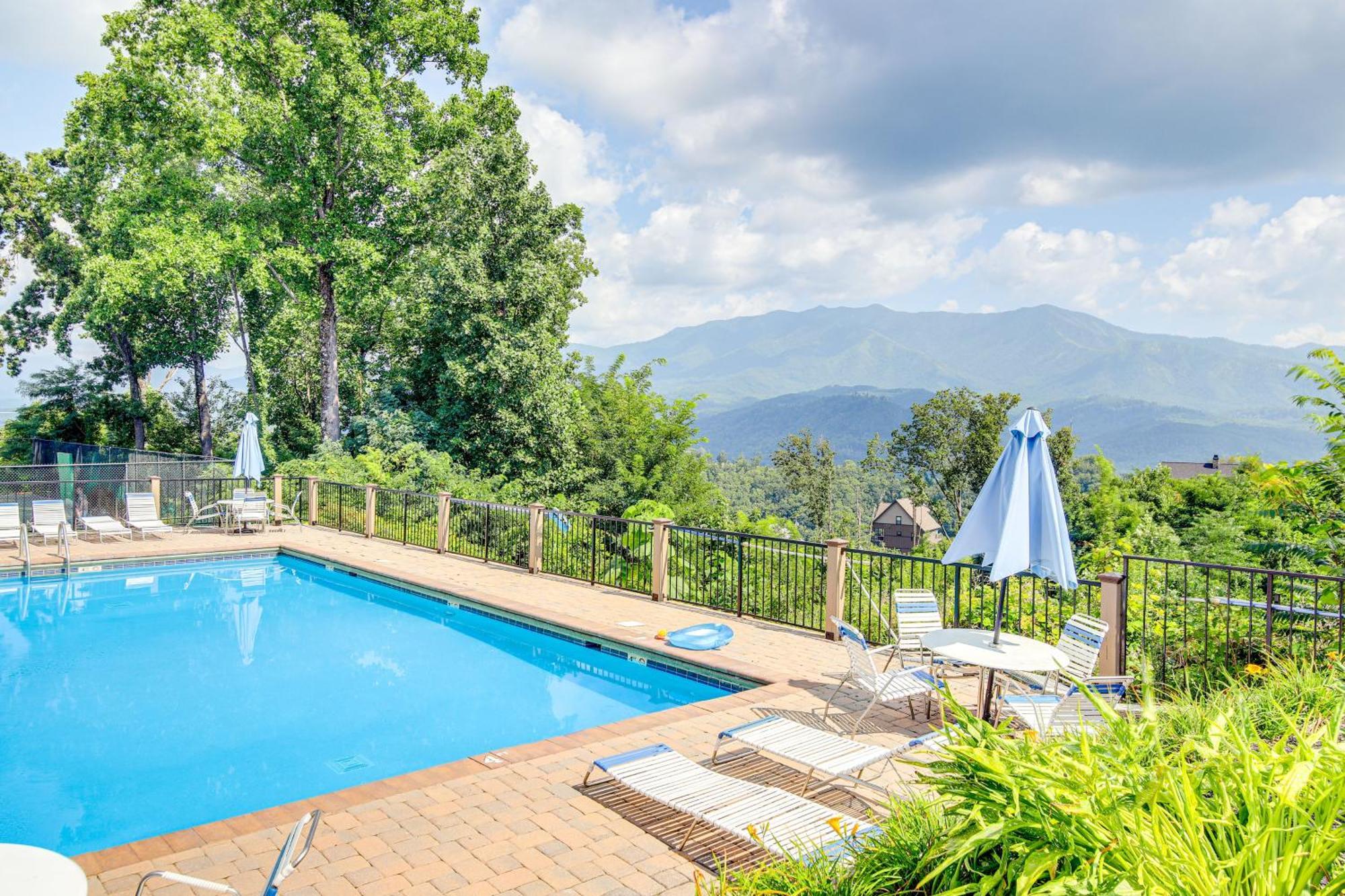 Gatlinburg Vacation Rental Balcony With Hot Tub! Luaran gambar