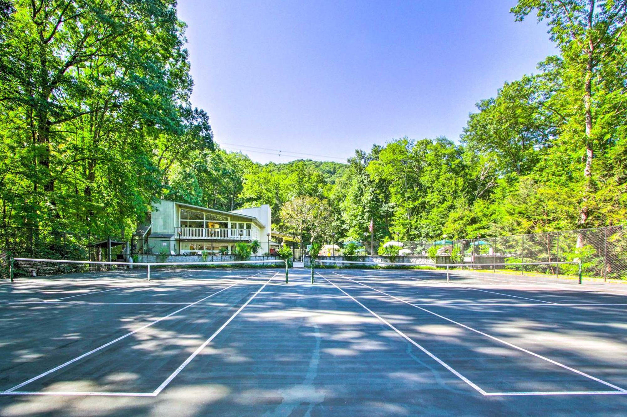 Gatlinburg Vacation Rental Balcony With Hot Tub! Luaran gambar